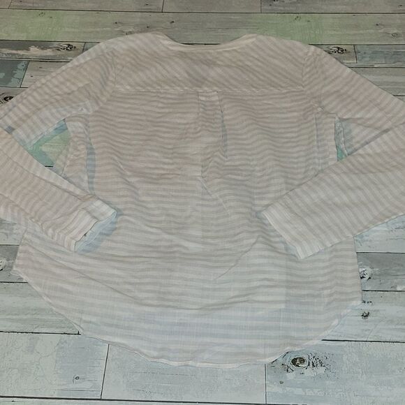 Maurices Striped Button Down Shirt sz Medium - Picture 4 of 5